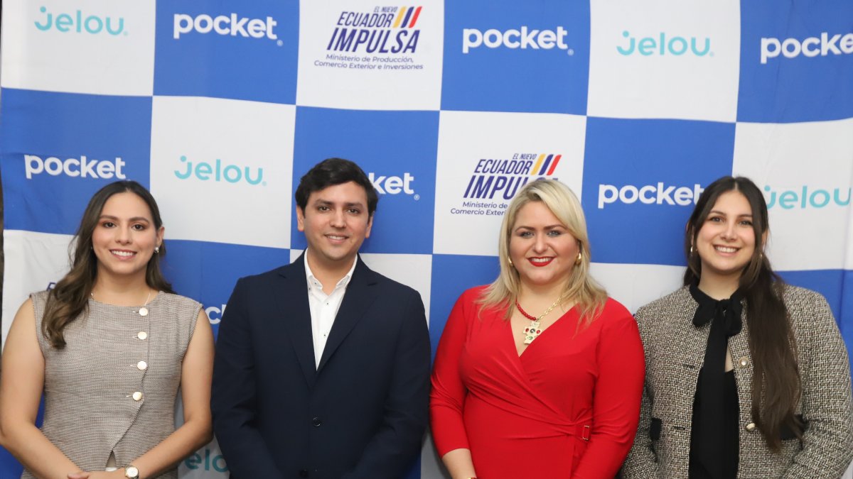 Claudia Garzón, represetante Soluinteg; Javier Salazar, Director of Sales SMBs de Pocket; María Muñoz, Dir.a de Emprendimiento e Innovación Empresarial; Katherine Argudo, content creator de Pocket.