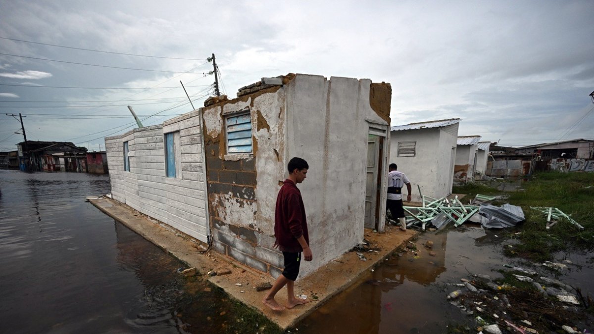 Fotografía de referencia de una casa destruida por las inundaciones en Cuba.