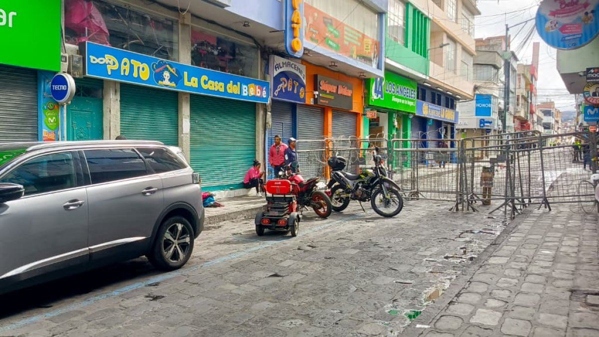 Vendedores del centro histórico reportan pérdidas por restricciones de acceso.