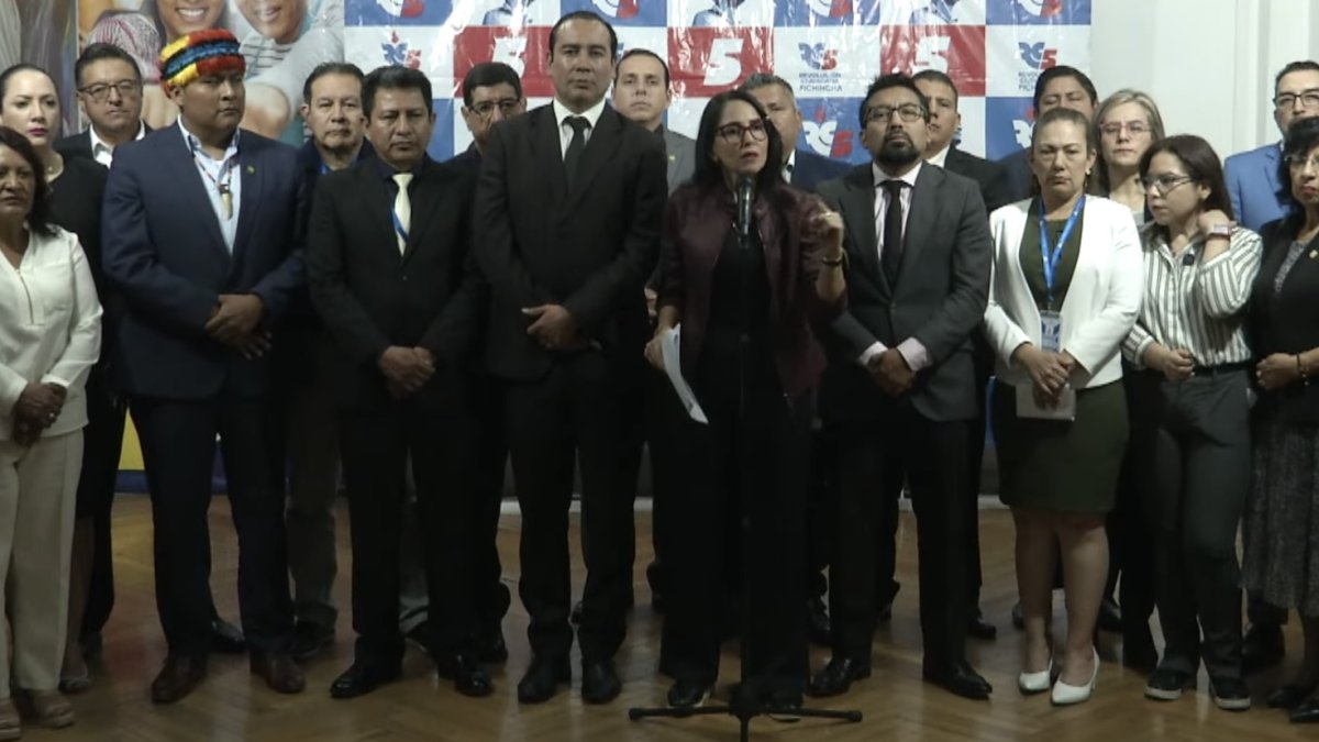 Luisa González denunció que el Consejo Nacional Electoral (CNE) no aprobó a Revolución Ciudadana para participar en la campaña electoral para el referéndum.