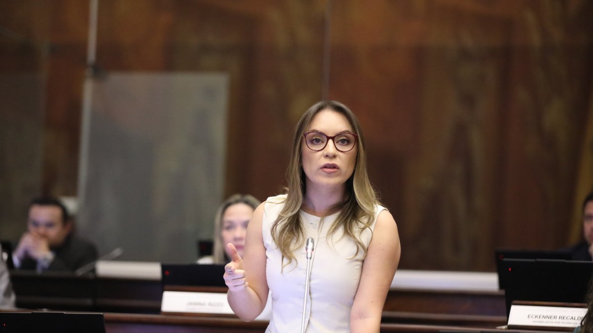 La oficialista Mishel Mancheno coordina la bancada de ADN.