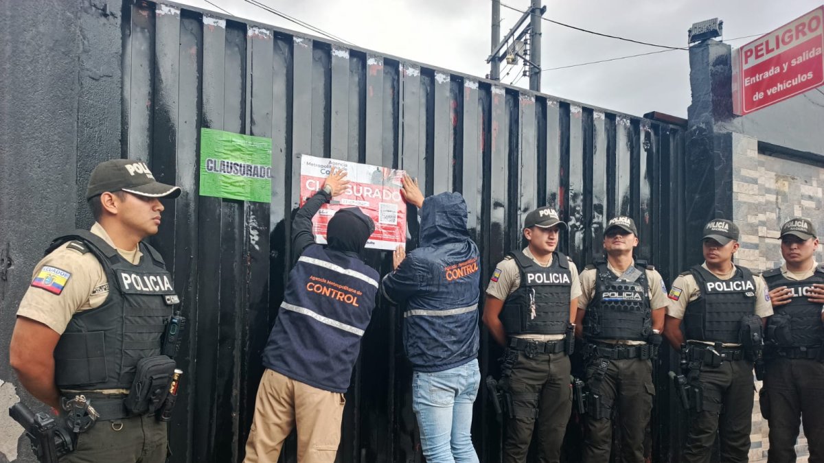 El 26 y 27 de septiembre de 2025, la AMC y la Intendencia cerraron 15 establecimientos de diversión nocturna.