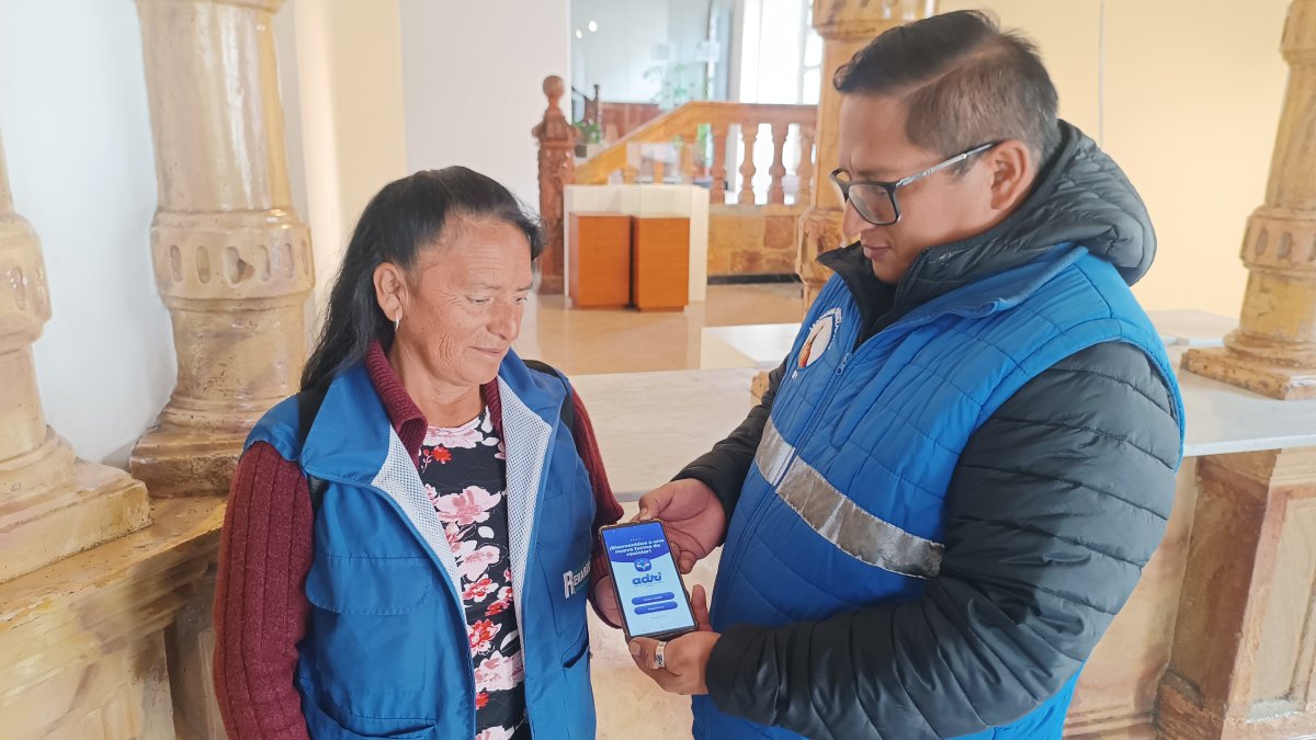 Las personas que se dedican al reciclaje en Cuenca impulsan el uso de una aplicación móvil para facilitar su trabajo.