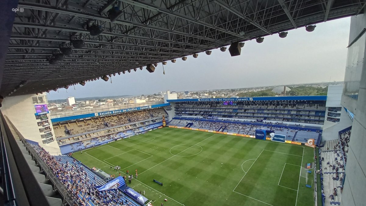 Emelec solicita auditoría financiera tras detectar contratos lesivos, según comunicado.