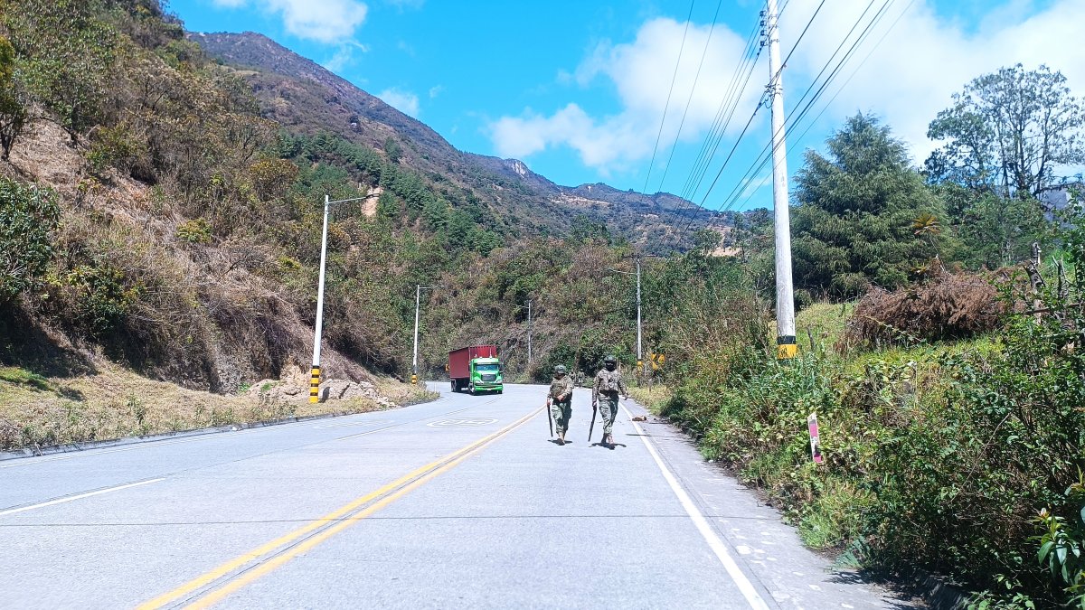Las vías de Azuay permanecen habilitadas sin la presencia de  manifestantes.