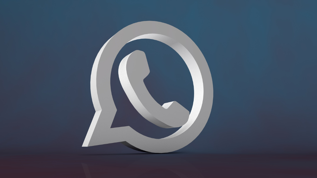 La aplicación de mensajería WhatsApp se actualiza con seis nuevas funciones, destacando la integración de Meta AI para crear fondos de chat personalizados y la función de Live Photos.