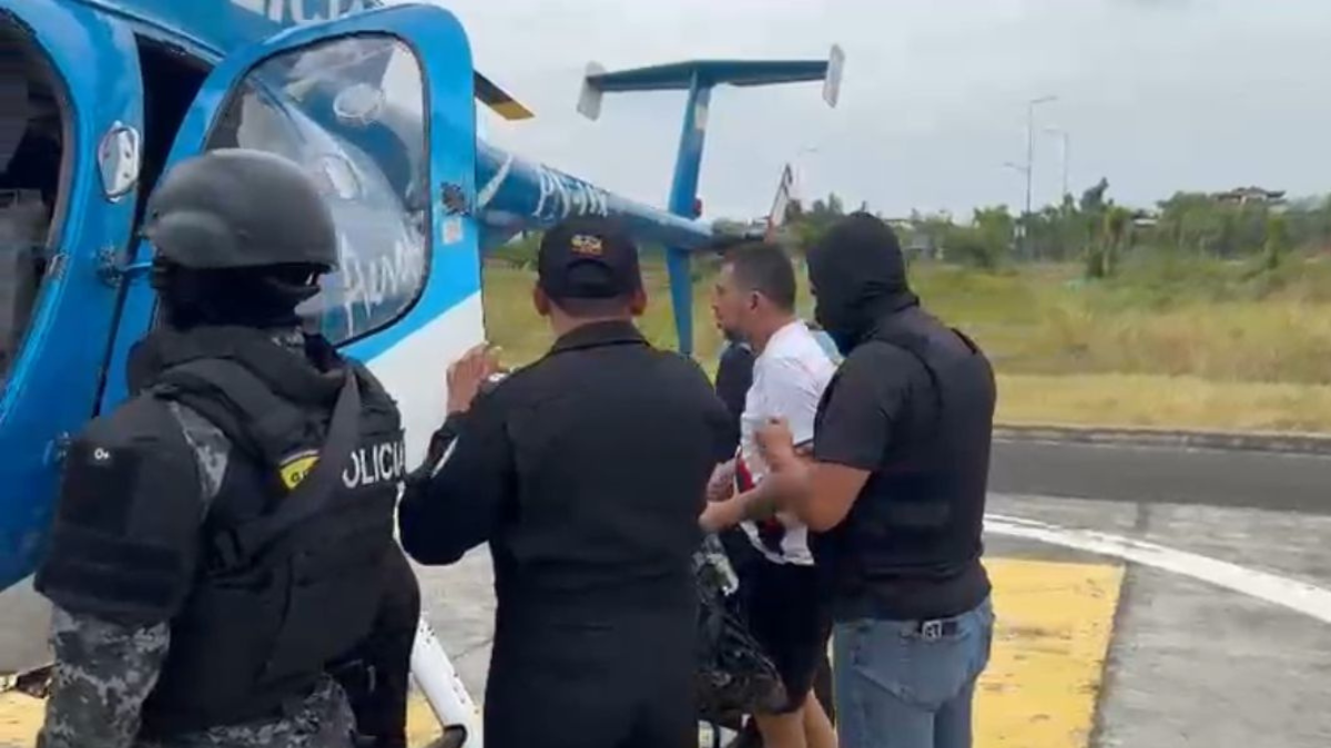 Alias 4K fue trasladado vía aérea desde Manta hasta la Penitenciaría del Litoral en Guayaquil.
