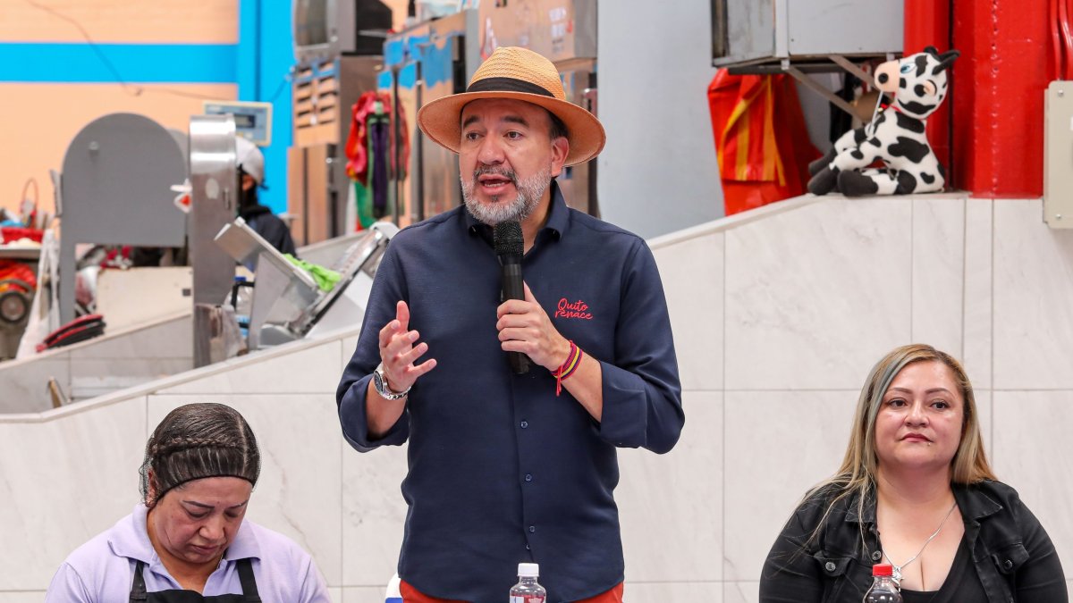 Referencia. Revocatoria Pabel Muñoz: Alcalde de Quito se defiende y explica medidas para vigilar la legalidad de las firmas.