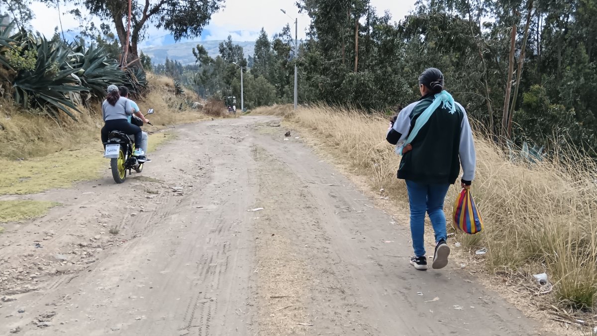 Infraestructura. Moradores piden que se asfalte la vía que conecta La Tarazana con Santa Cruz.