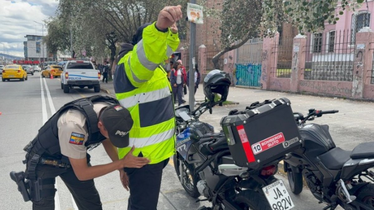 La Policía realizó distintos operativos a motorizados en Quito.