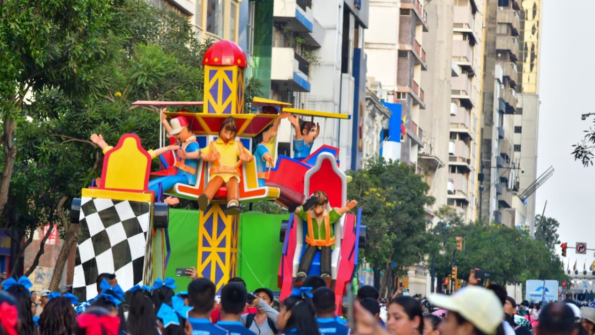 En el bulevar 9 de Octubre se realizará el desfile de carros alegóricos en homenaje Guayaquil por sus fiestas patronales.