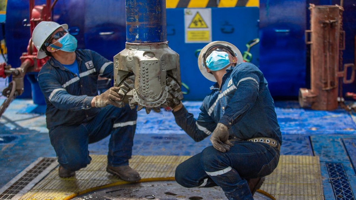 Los recortes más significativos  de personal se realizaron en  Comercialización Nacional (venta de derivados) y en Exploración y Producción.