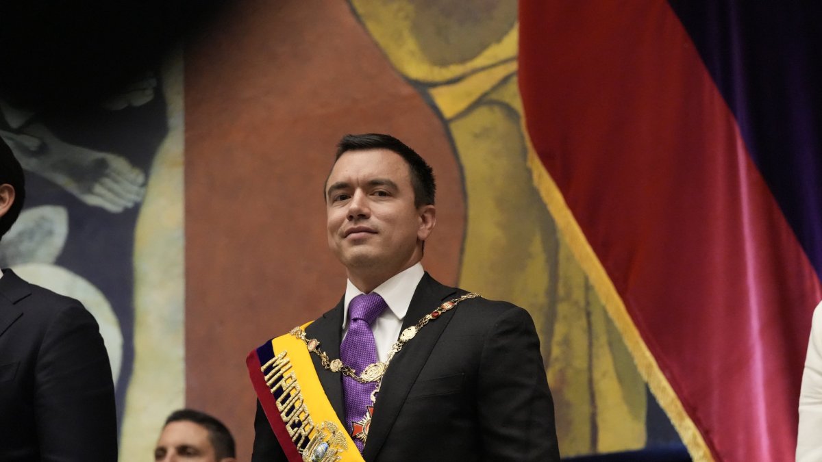 El presidente Daniel Nobos dispuso el pago adelantado del décimo tercer sueldo.