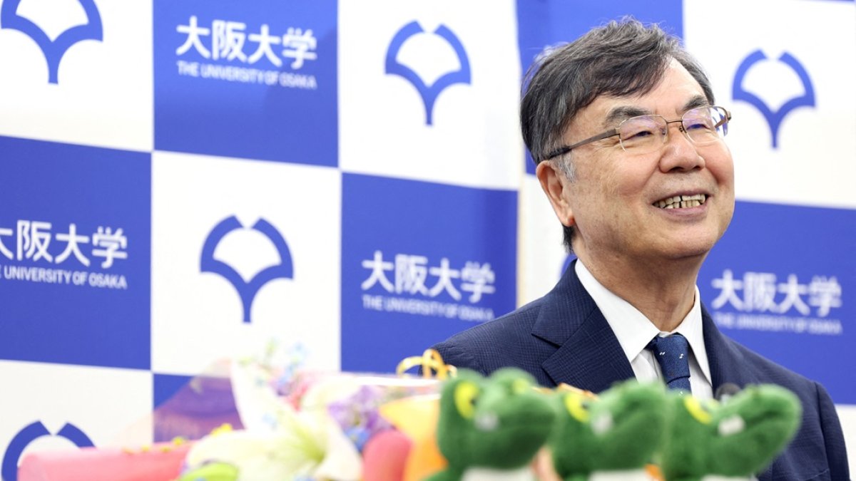Shimon Sakaguchi, inmunólogo y  profesor de la Universidad de Osaka, asiste a una conferencia de prensa después de ganar el Premio Nobel de Medicina 2025.
