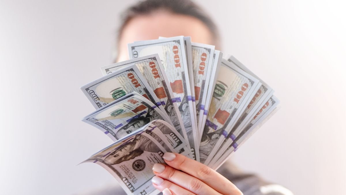 El Bono Emprende 2025 otorga $ 1.000 para fortalecer pequeños negocios y emprendimientos del país.