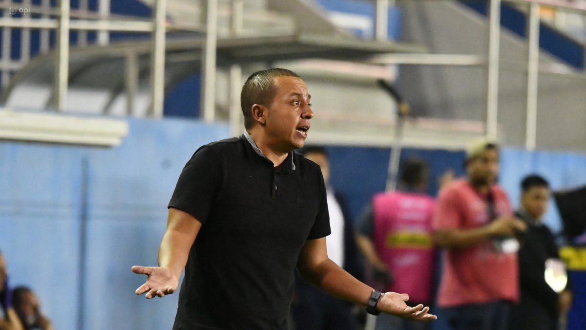 El técnico colombiano Juan Pablo Buch buscará cambiar el irregular momento de Aucas.