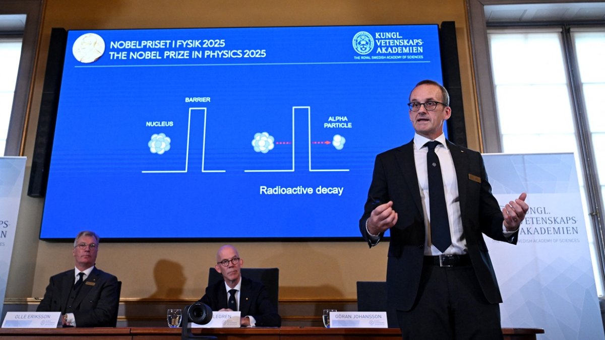 Miembros del Comité Nobel de Física, en la Real Academia Sueca de Ciencias, en Estocolmo, Suecia, el 7 de octubre de 2025.