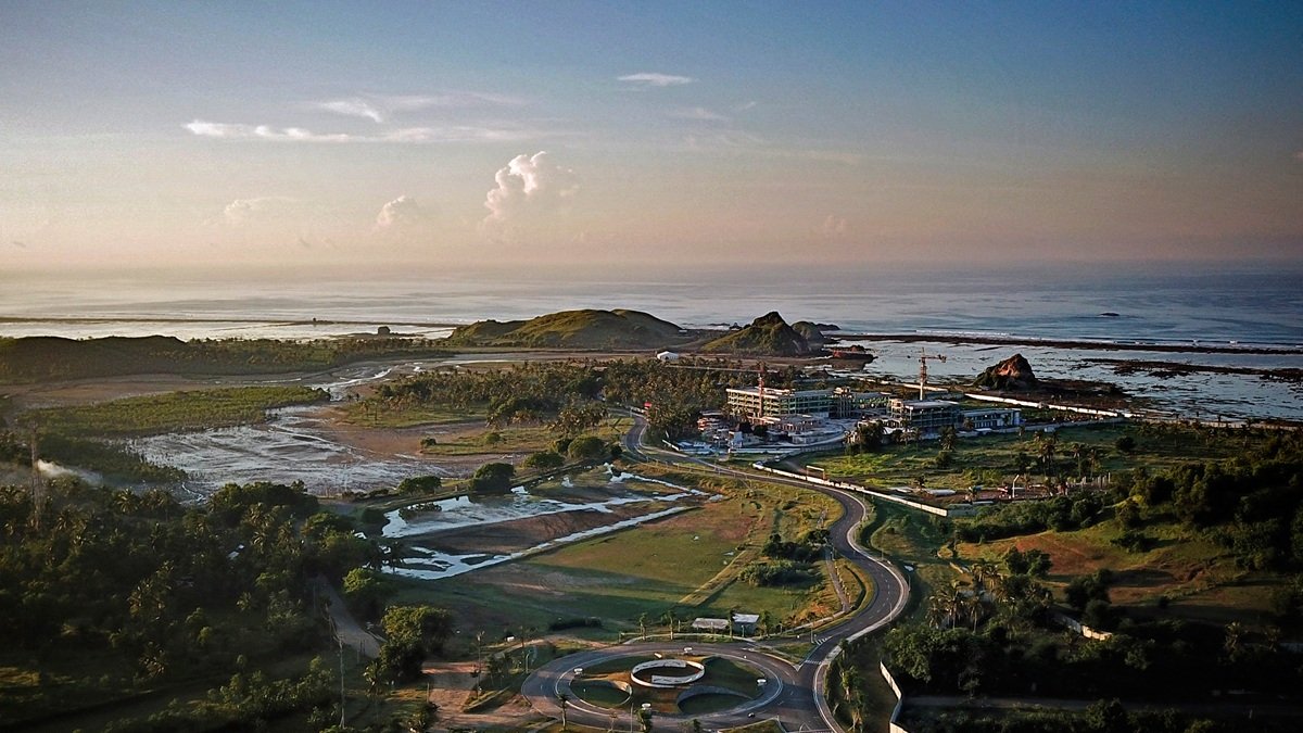 Panorama. Así lucía, en febrero de 2019, la construcción del proyecto de desarrollo costero de Mandalika.