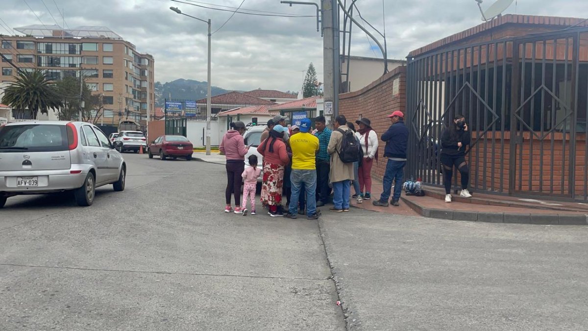 Familias no saben paradero de detenidos tras presunto ataque a caravana presidencial.