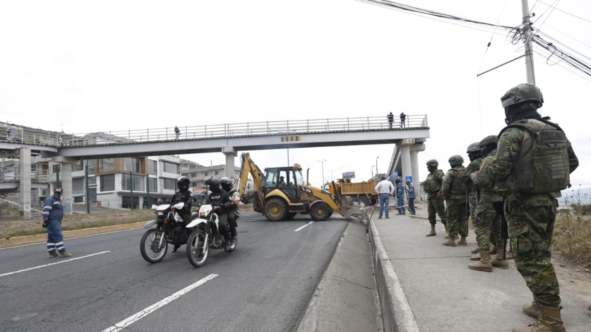 Los manifestantes en San Miguel del Común bloquearon la vía.