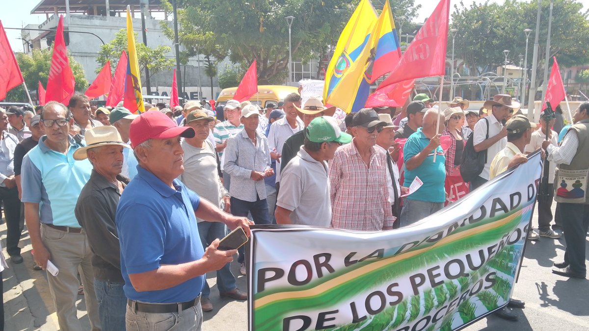 Productores de Daule, Salitre y Santa Lucía protestaron por bajos precios del arroz y la eliminación del subsidio al diésel