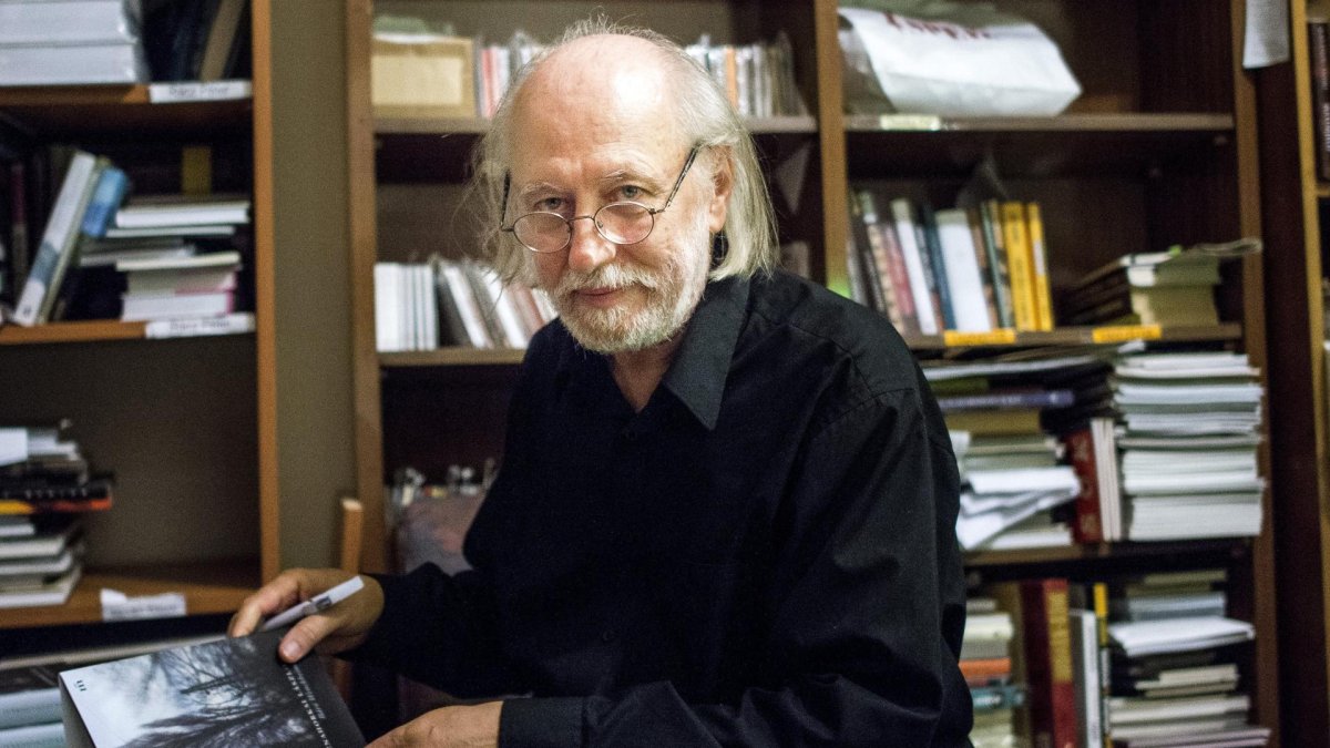 Una foto muestra al escritor húngaro Laszlo Krasznahorkai, ganador del Premio Nobel de Literatura 2025, en Budapest, Hungría, el 19 de septiembre de 2016.