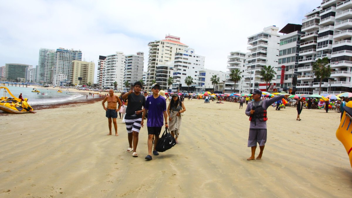 Las playas de Chipipe y San Lorenzo concentraron un buen número de bañistas.
