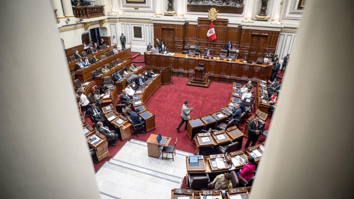 Vista general este jueves, 9 de octubre, del hemiciclo del Congreso de Perú, durante una sesión plenaria, en Lima (Perú).