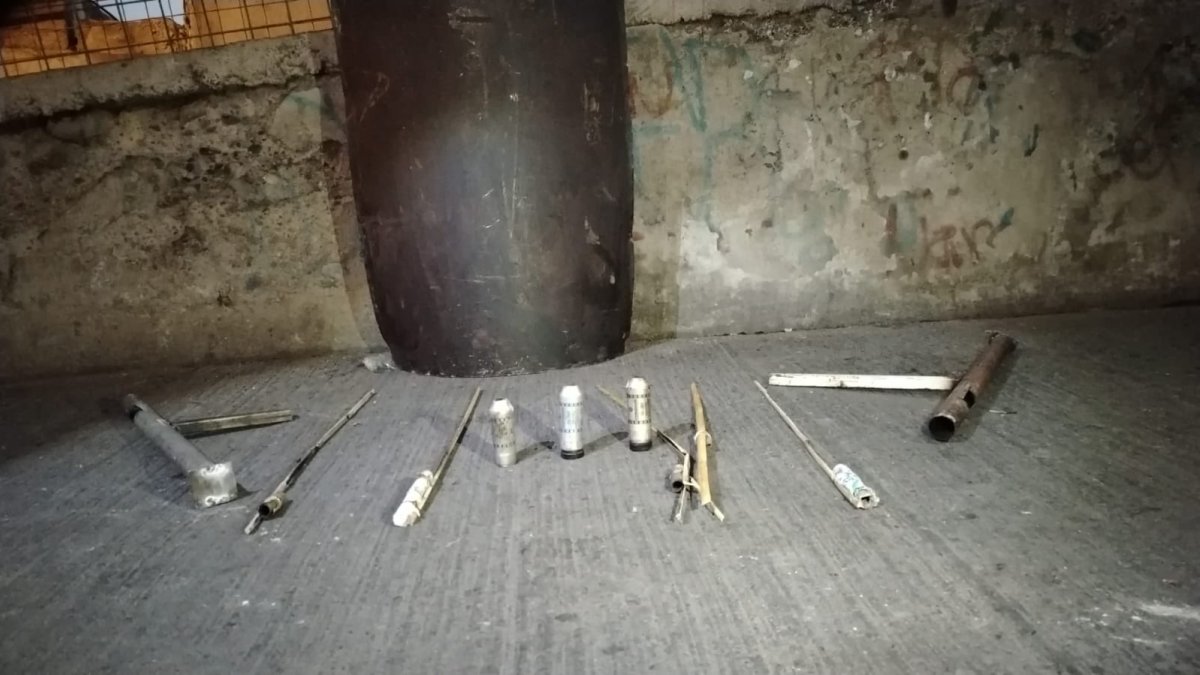 Según la Policía, se incautó artefactos pirotécnicos, bombas molotov, colchones, entre otros objetos.