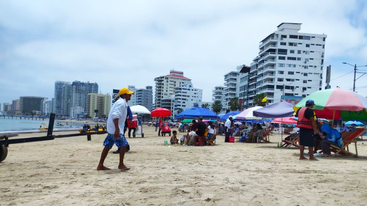 Así lucía el malecón de Salinas en este viernes 10 de octubre, el segundo día del feriado.