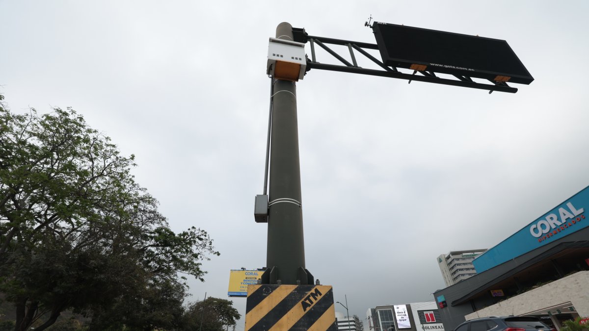 Un recorrido por varias avenidas de Guayaquil basta para comprobar que los paneles digitales carecen de utilidad y no ofrecen información sobre el tránsito.
