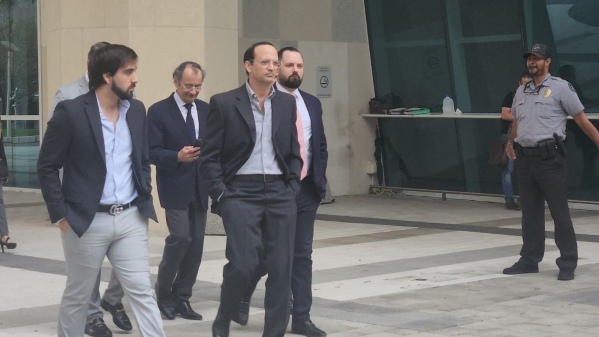 Jhon Pólit (centro), hijo del excontralor Carlos Pólit, llegó a un acuerdo con la justicia de Estados Unidos.