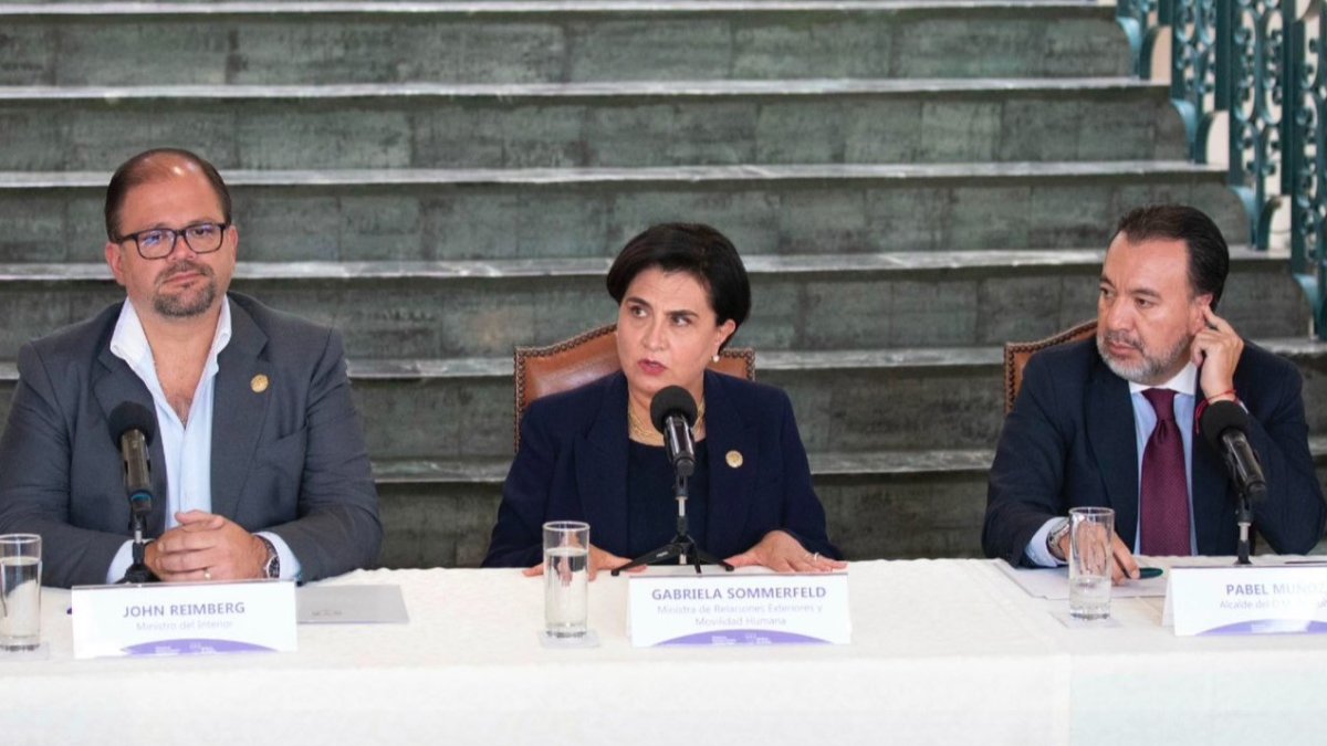 El ministro del Interior, John Reimberg, dijo que la postura de Pabel Muñoz pretende defender a los manifestantes que amenazaron con tomarse Quito.