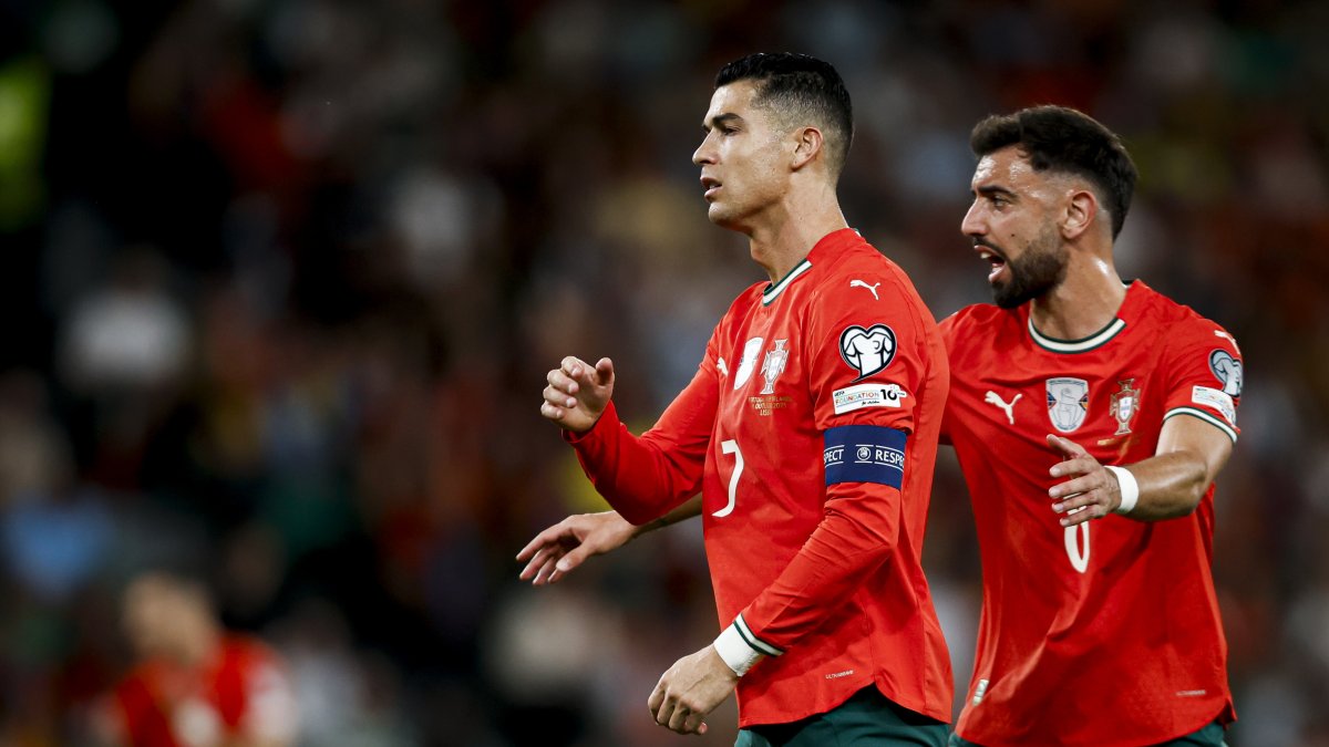 Cristiano Ronaldo (c) es el goleador y capitán de Portugal.