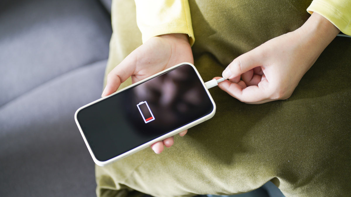 Activar el modo avión antes de cargar el celular puede acelerar el proceso al reducir el consumo energético.