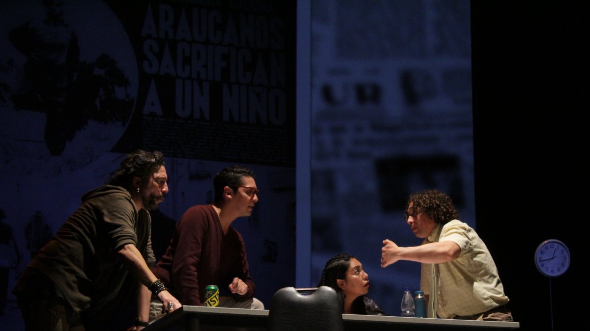 La obra plasma el diálogo de cuatro estudiantes de derecho en torno a un fallo histórico (y su falta de registro) de 1960.