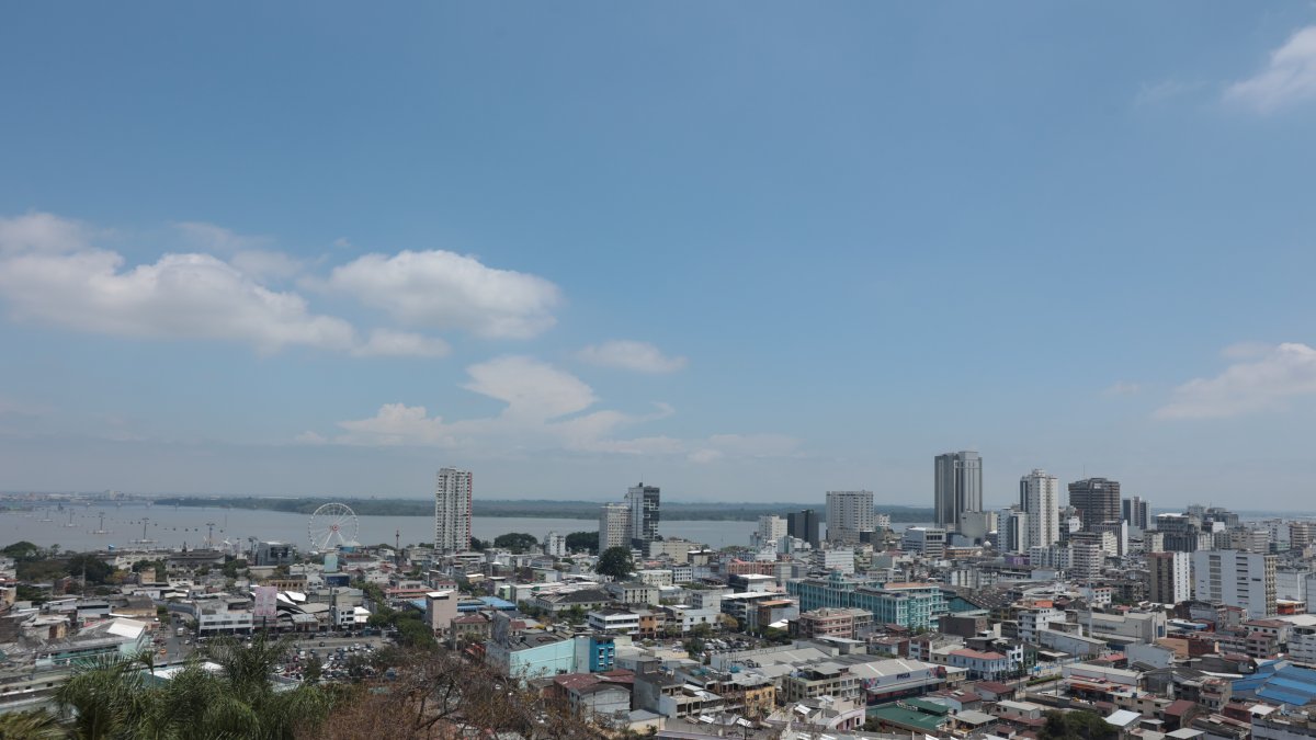 Guayaquil. La quema de plásticos a cielo abierto libera una mezcla compleja de contaminantes.