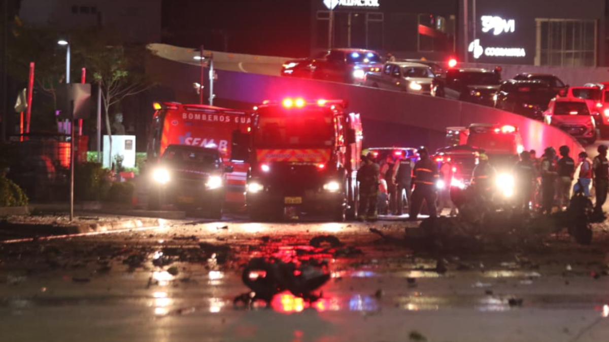 Un coche bomba explotó, cerca de las 18:32 del martes 14 de octubre, al frente de un centro comercial de Guayaquil.