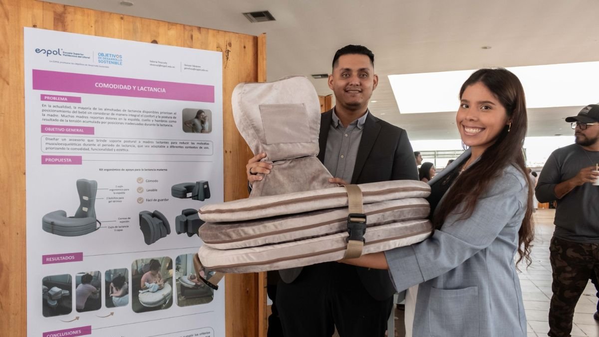 Egresados de la ESPOL desarrollaron Momfort, un respaldo ergonómico que alivia dolores durante la lactancia y mejora el bienestar de las madres.