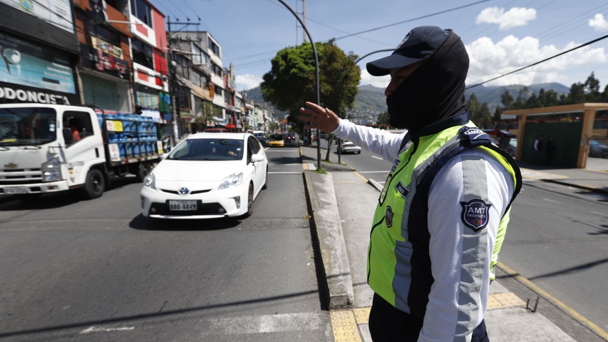 Un total de 90 agentes civiles de tránsito (ACT), de la Agencia Metropolitana de Tránsito (AMT), estarán a cargo de gestionar los cierres viales y vías alternas.