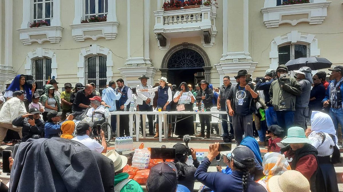 Anabel Hermosa, alcaldesa de Otavalo, en la provincia ecuatoriana de Imbabura, epicentro de las protestas indígenas, aclaró que continúa el paro.