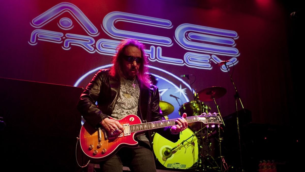 Ace Frehley, exguitarrista de la banda estadounidense de rock KISS.