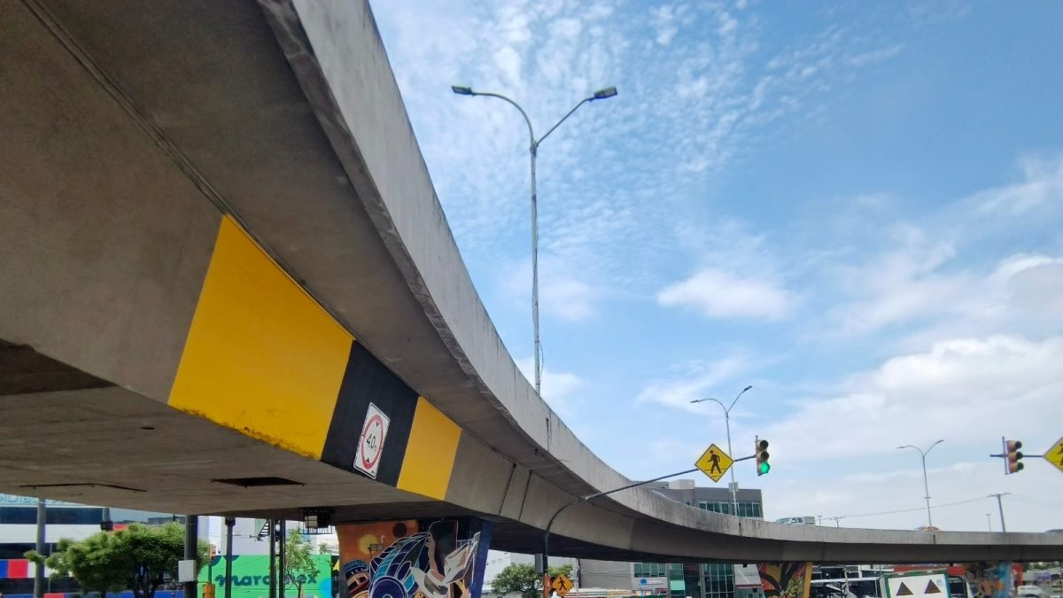 Tras más de dos días de cierre, la avenida Joaquín Orrantia fue reabierta al tránsito vehicular y peatonal después del mediodía de este 17 de octubre.