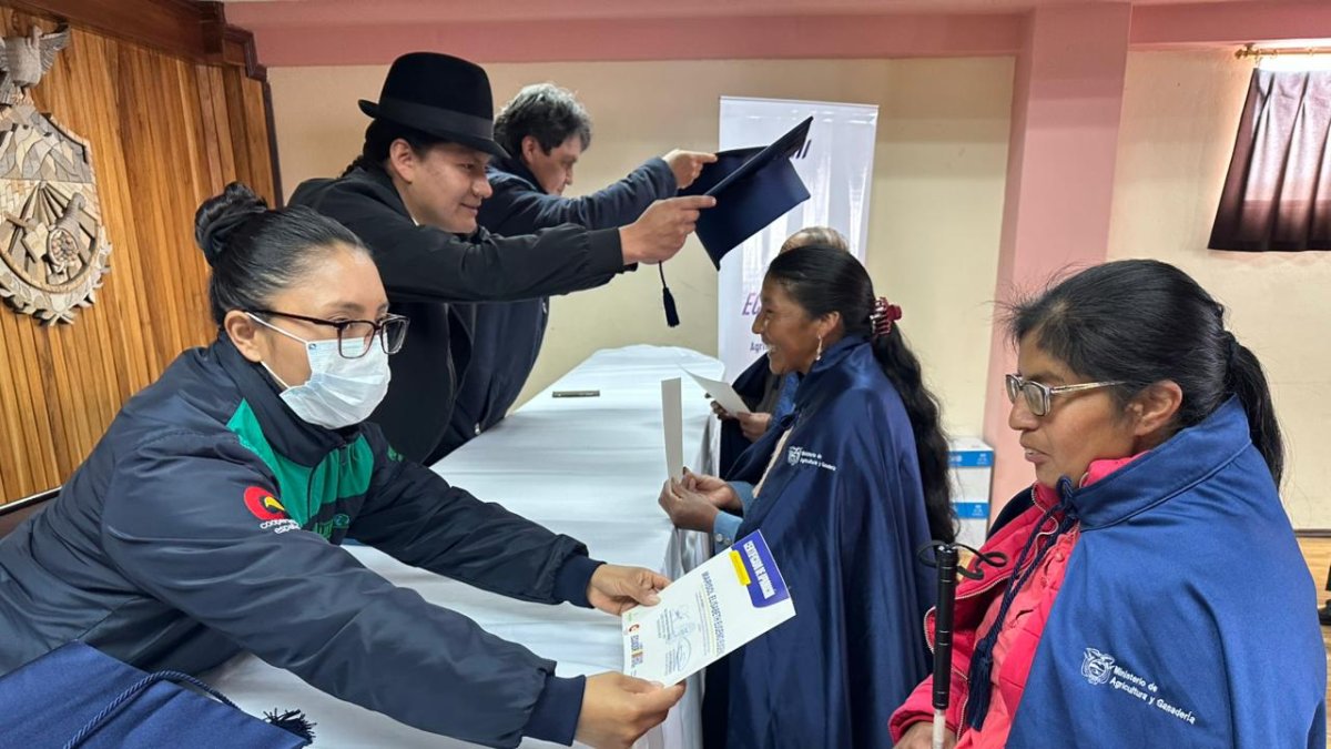 Técnicos. Un grupo de 51 productores se graduaron del programa.
AG-EXTERNO