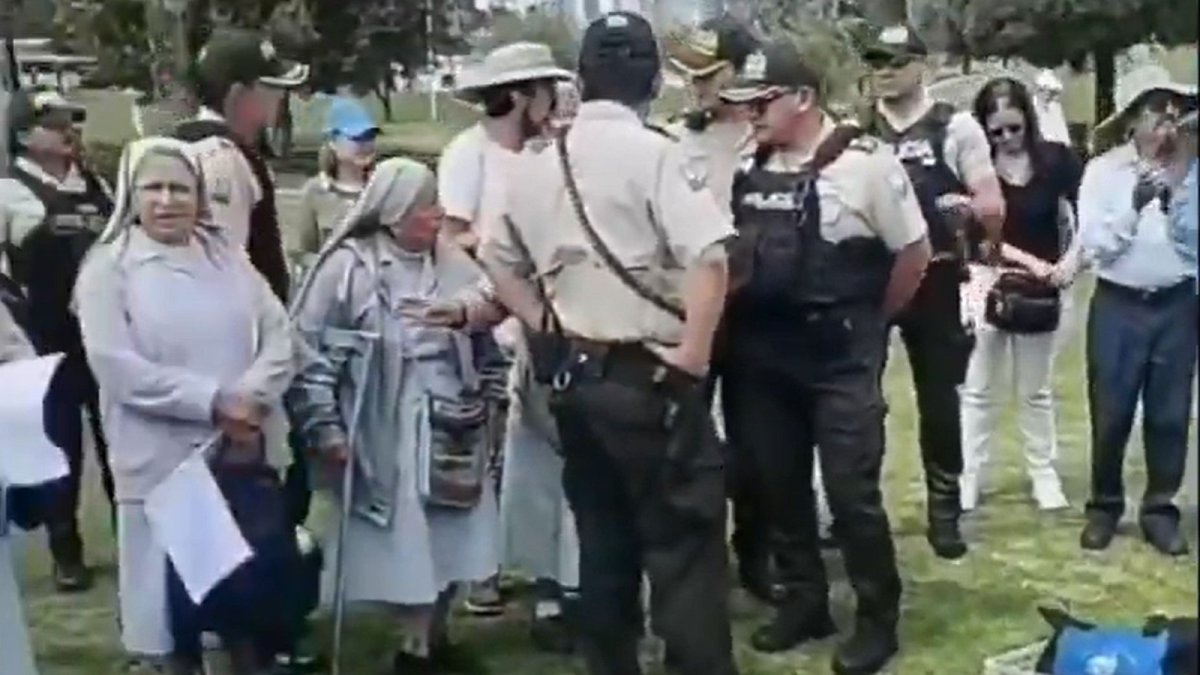 Monjas, pastores y ciudadanos llegaron hasta el parque El Arbolito.