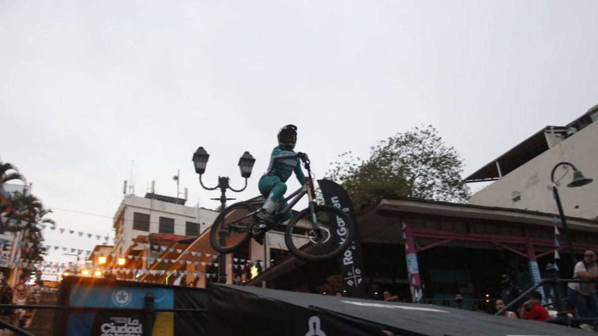 Las categorías incluyeron Élite, Máster, Mujeres, Ebike y Junior, con tiempos promedio cercanos al minuto.