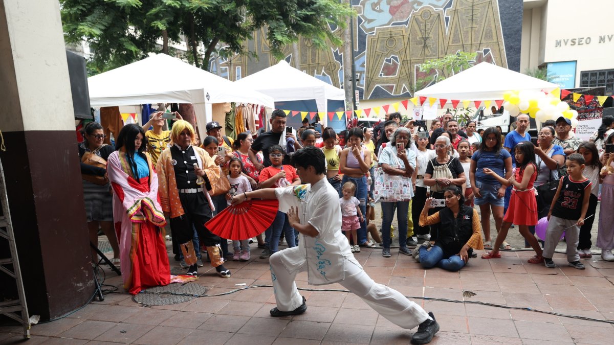 Actividades. En el denominado Barrio Chino, Benjamín Sánchez demostrón su pasión por las disciplinas chinas.
