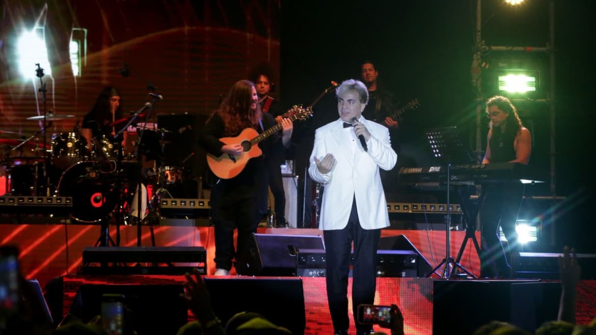 Cristian Castro ofreció un show lleno de nostalgia y carisma en la explanada de El Dorado.