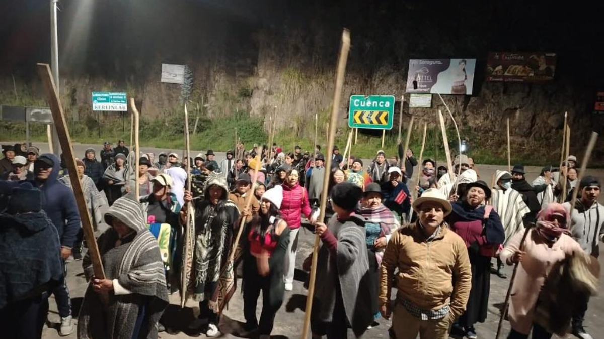 Las comunidades indígenas continúan con los bloqueos mientras que el Gobierno da marcha atrás al diálogo.