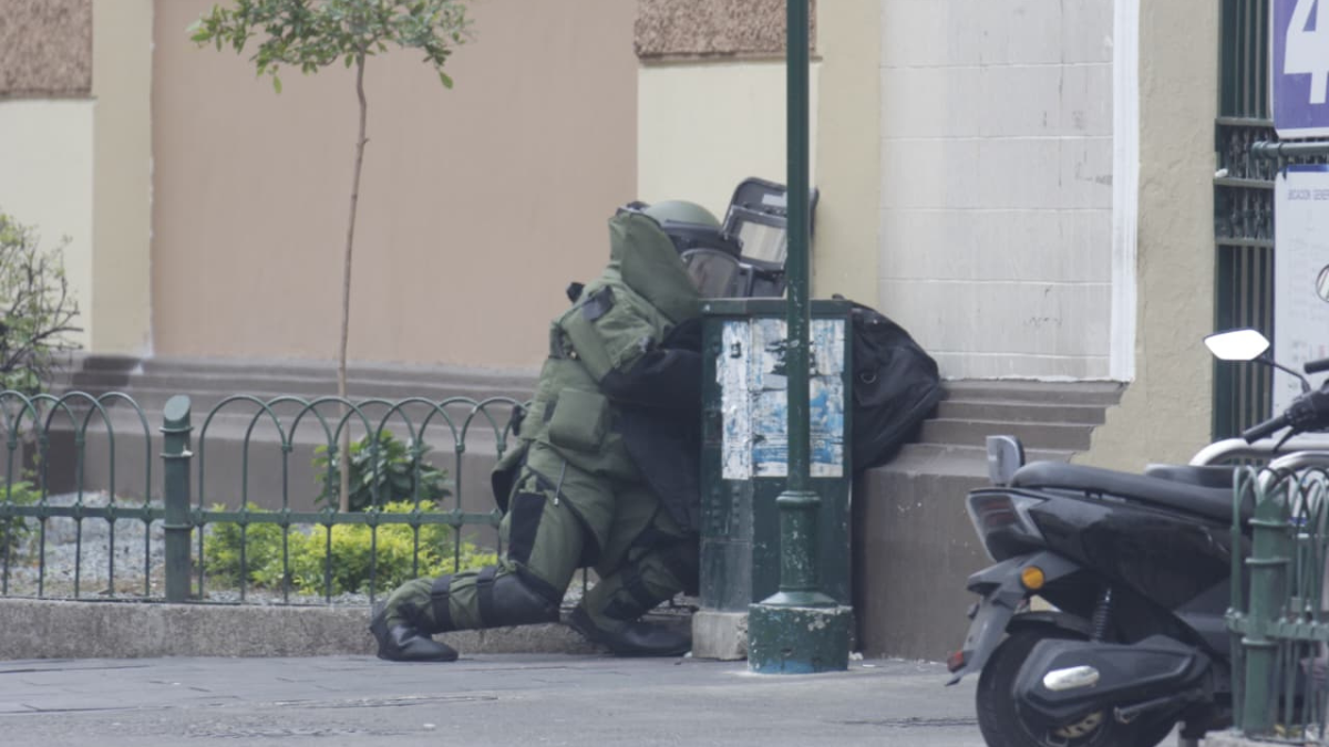 Agentes de la Policía Nacional cercaron la zona para verificar la alerta.